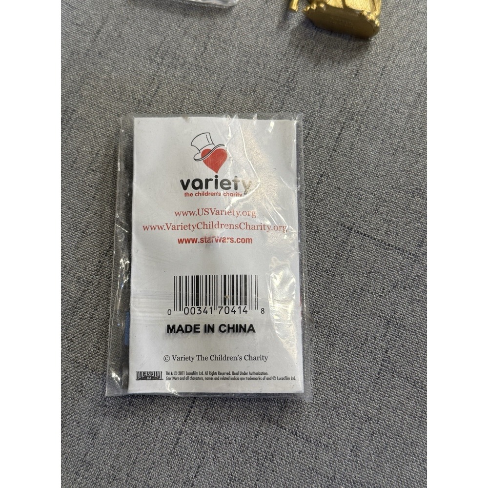 Vintage Star Wars Yoda Keychains (1997/2011/2005) & Sealed Episode 1 Pin Bundle - Picture 6 of 10